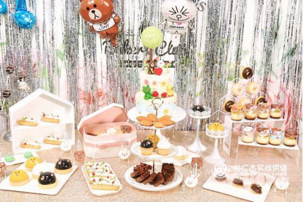 学做蛋糕一般要多久？在杜仁杰烘焙学校学一个月就可以开店