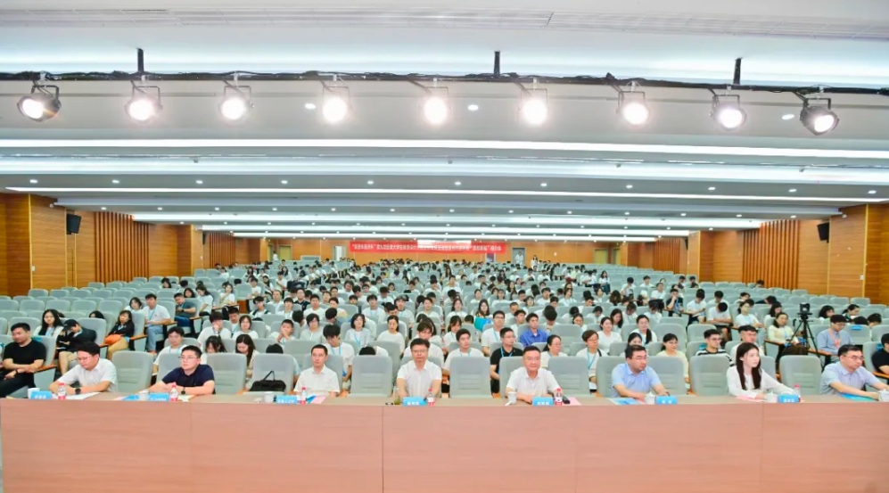 “新青年吴兴杯”第九届全国大学生物流设计大赛复赛调研暨湖州市吴兴区“青创新城”推介会在湖州举行
