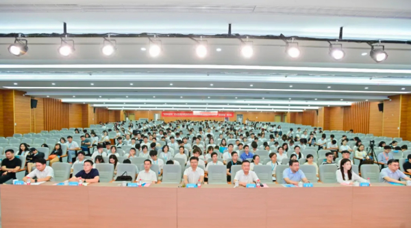 “新青年吴兴杯”第九届全国大学生物流设计大赛复赛调研暨湖州市吴兴区“青创新城”推介会在湖州举行