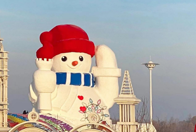 生命阳光｜大雪时节哈尔滨20米雪人也保暖！