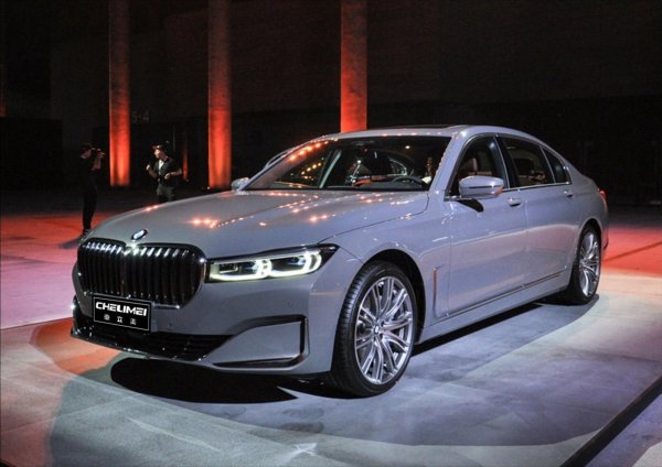 选择隐形车衣，是否越厚越好？