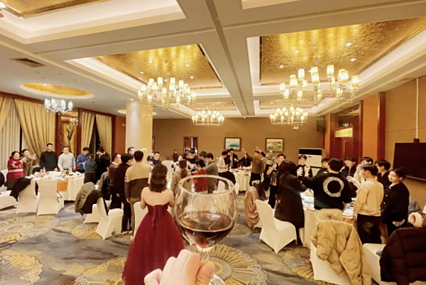 返璞归真 行稳致远  易琛科技2024总结暨2025迎新晚会圆满举行！