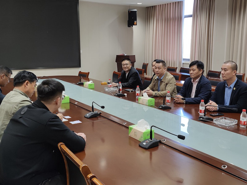 许总裁带领羽晟团队与启东吕四港经济开发区管委会主任洽谈合作事项