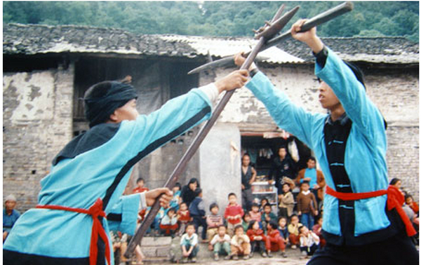 安顺弯子仡佬族寨地戏