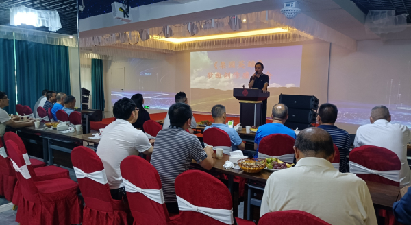 省仡佬学会会长郭定高在务川参加《栗园英雄》歌曲创作座谈会