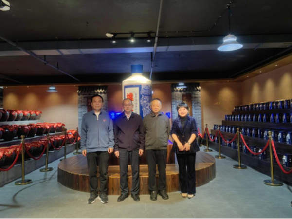 道真自治县骆科生副县长到省仡佬学会调研