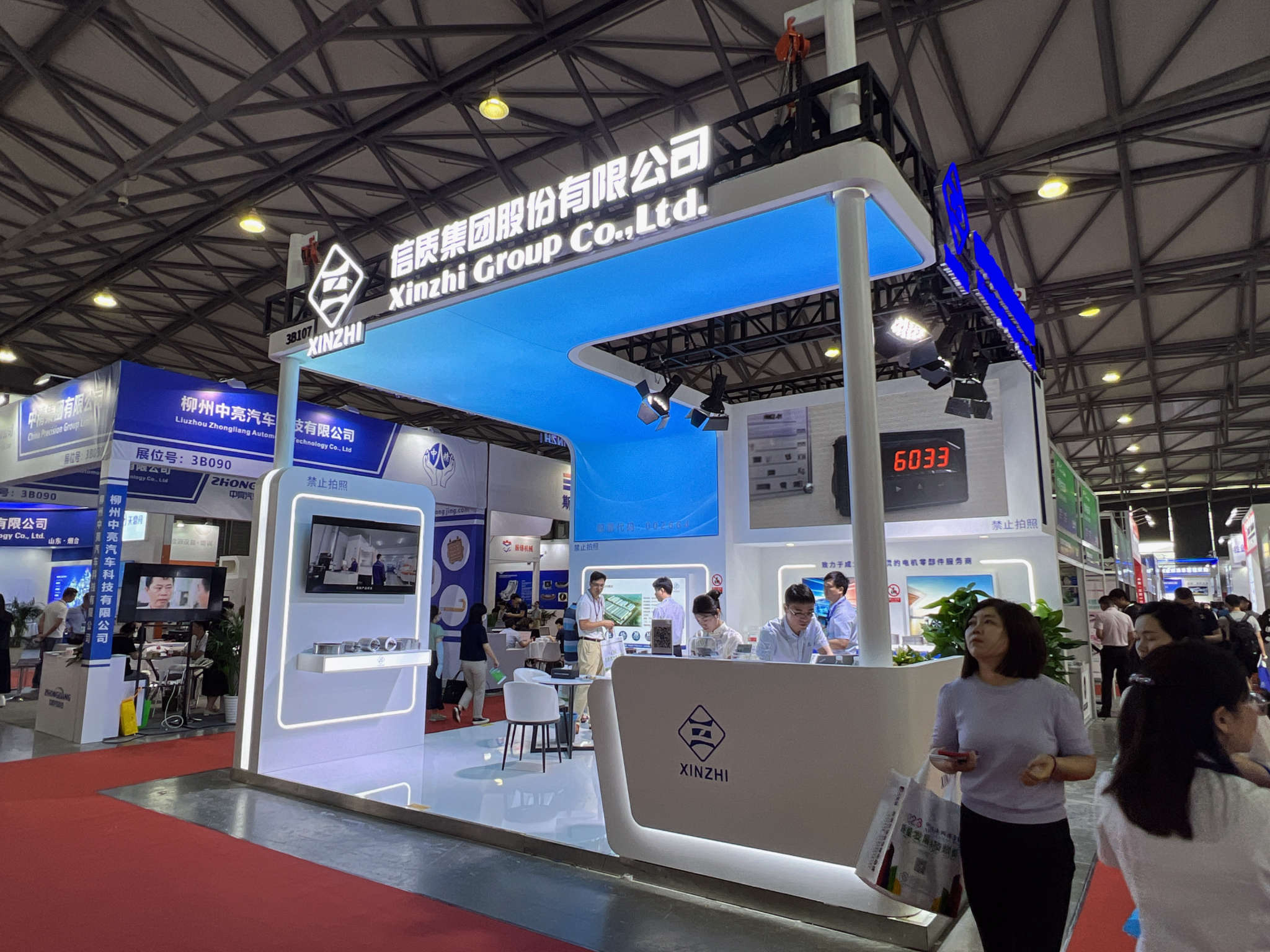 上海展台搭建多少钱？不同方案费用对比与省钱技巧