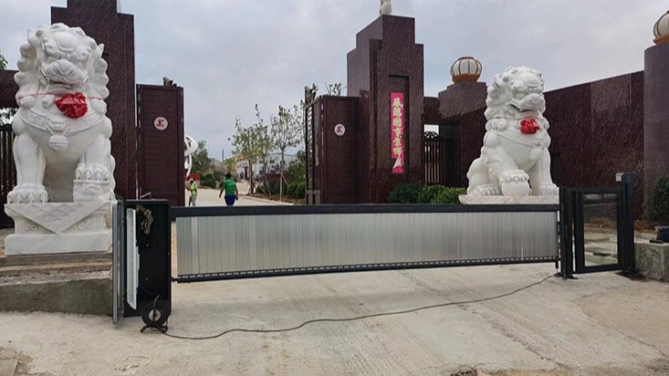 某小区广告道闸广告门