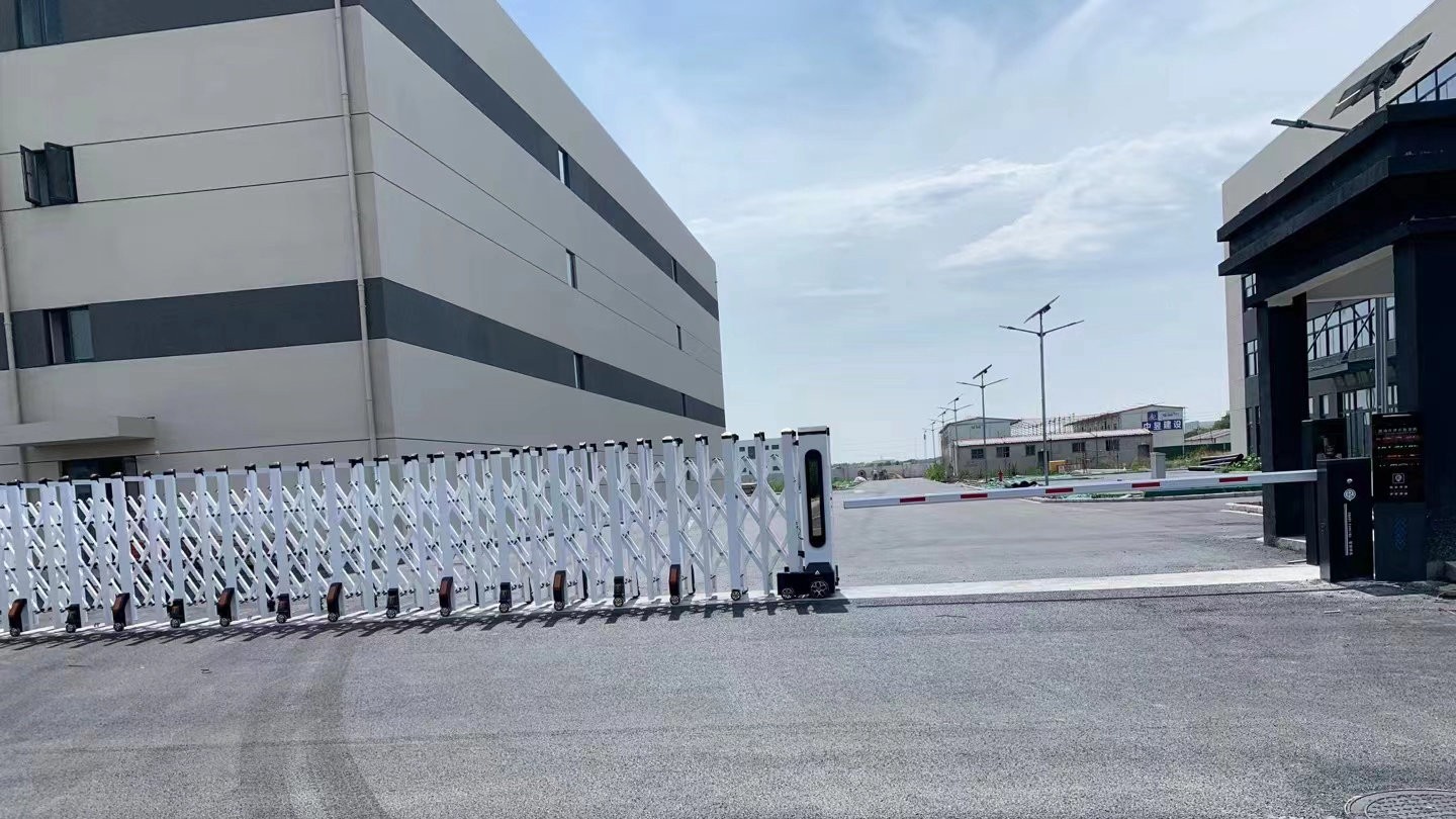 某工业园区伸缩门