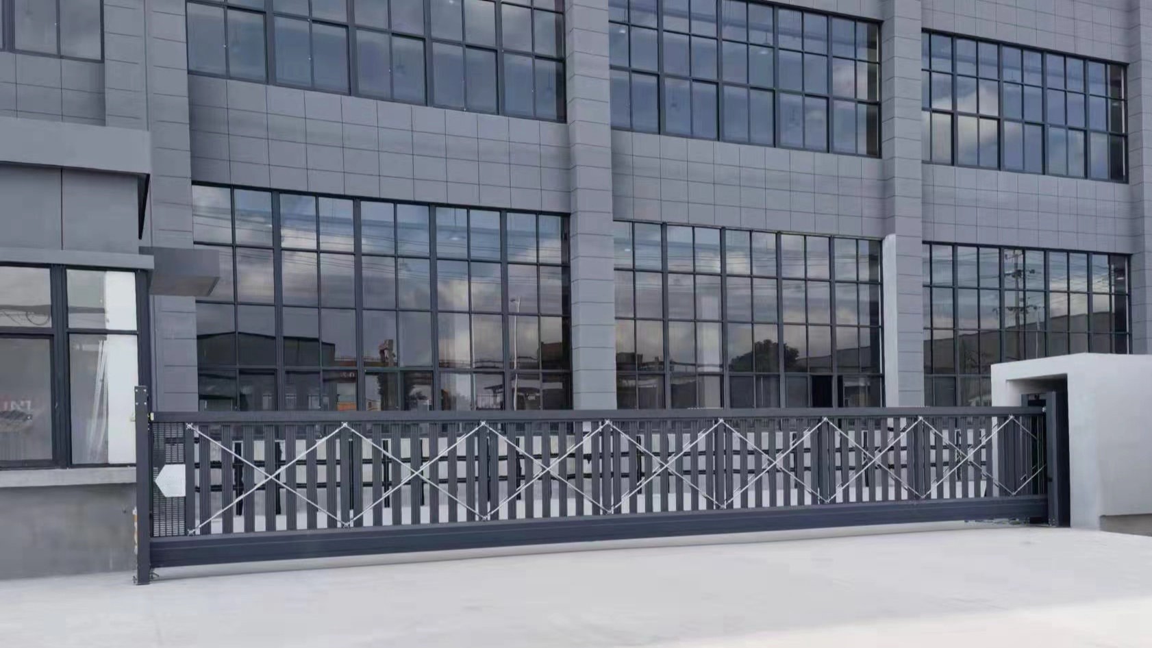 小区入口电动伸缩门