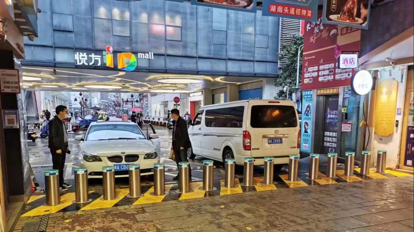 商业街门口升降柱