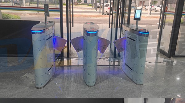 南宁某高铁培训中心船型翼闸