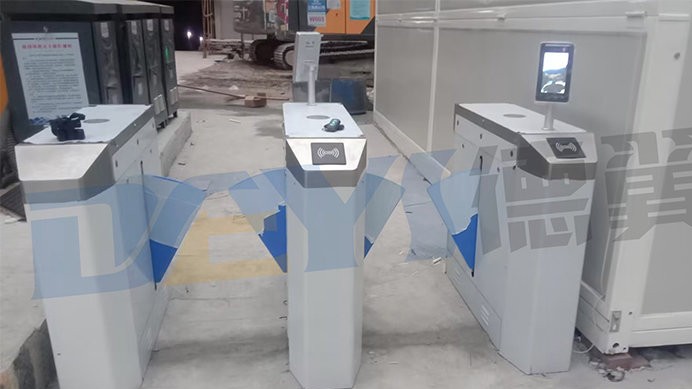 江西宜春某隧道栅栏道闸+翼闸人脸识别