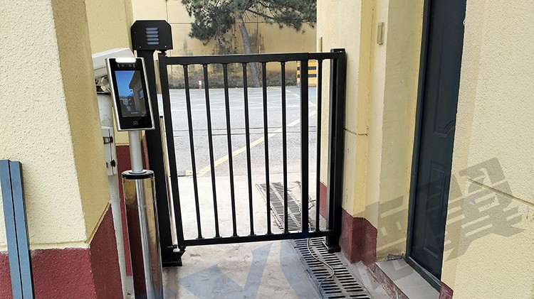 北京某部队栅栏小门