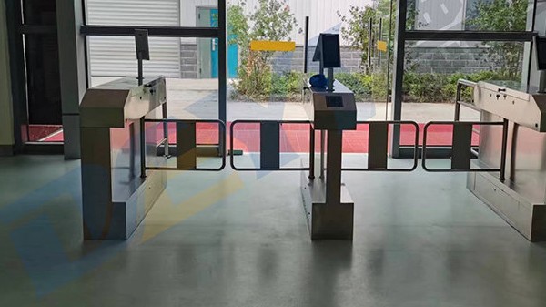 厦门某公司大摆闸