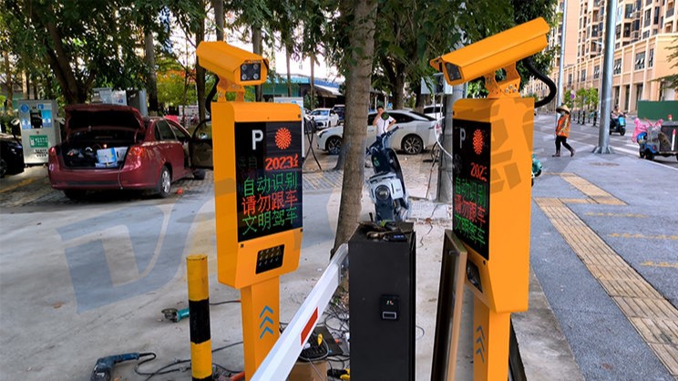 海南陵水充电站单通道直杆道闸