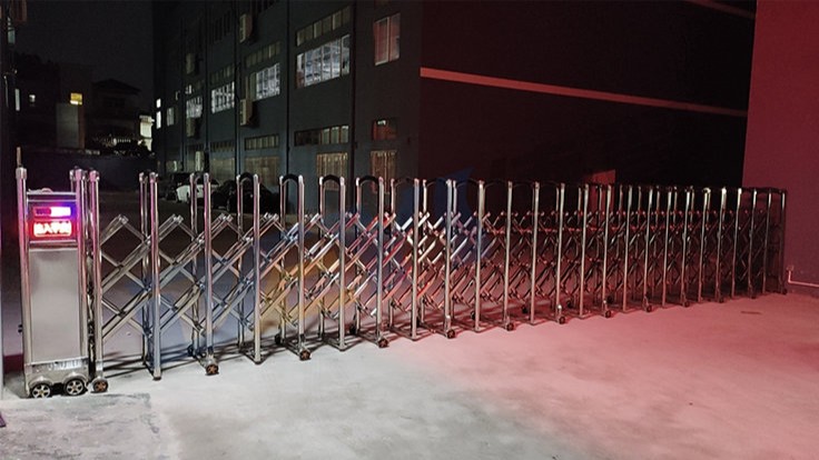 深圳某工厂不锈钢伸缩门