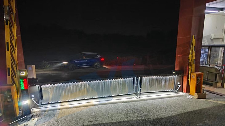 广州某工厂摆闸+车牌识别广告道闸