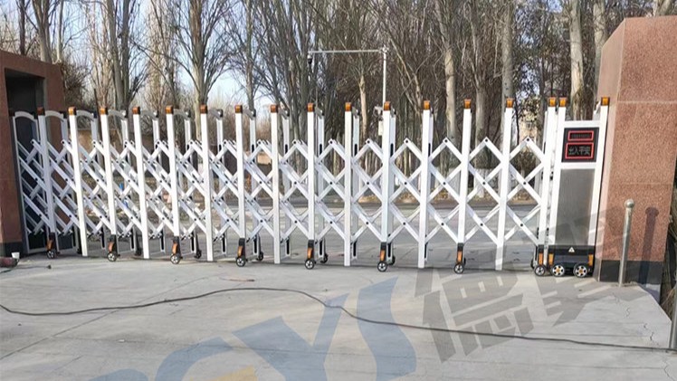 新疆巴音郭楞州某部队铝合金伸缩门