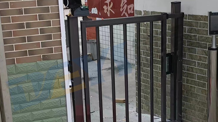 广西河池市南丹县六寨镇巴定小学栅栏门