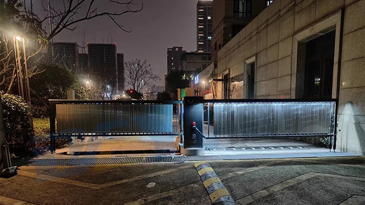 浙江宁波某小区广告道闸