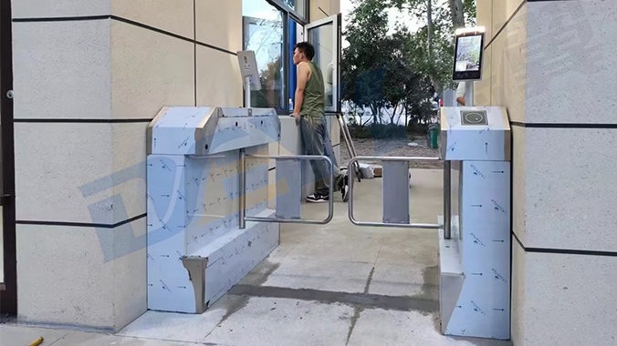 河南信阳某部队人脸识别大摆闸