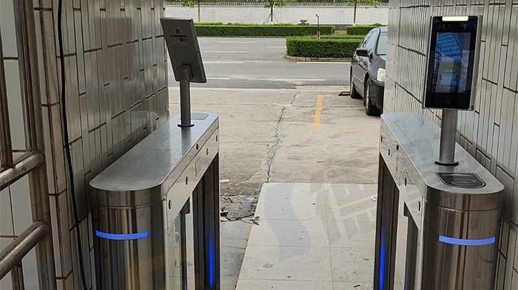 茂港人民法院小摆闸双向人脸识别