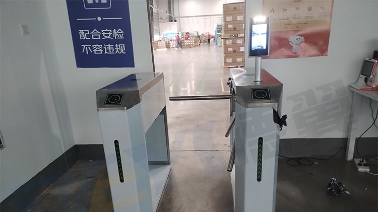 江苏镇江京东物流转运中心三辊闸