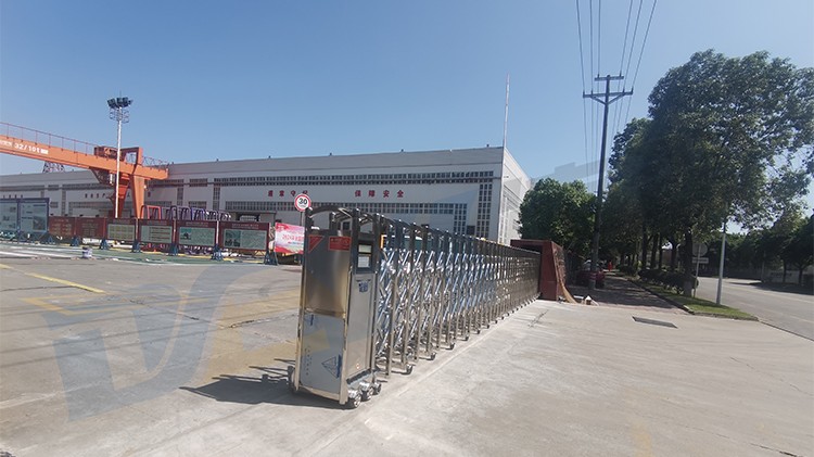 四川德阳某石油工厂不锈钢伸缩门