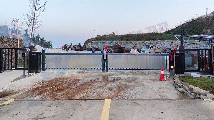 湖南娄底某景区广告道闸