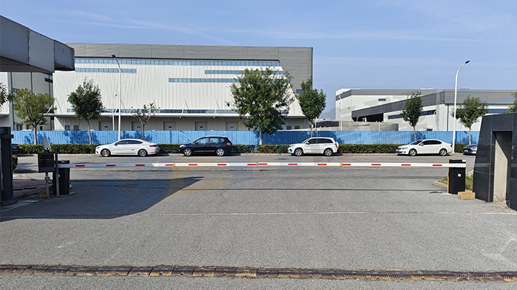 天津伊利乳业直杆道闸