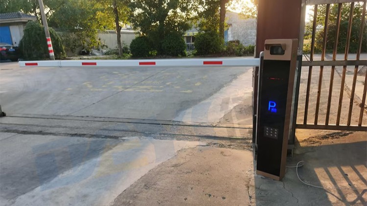 张家港市东海工业用布有限公司