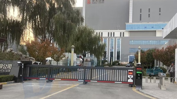 车牌识别联动伸缩门