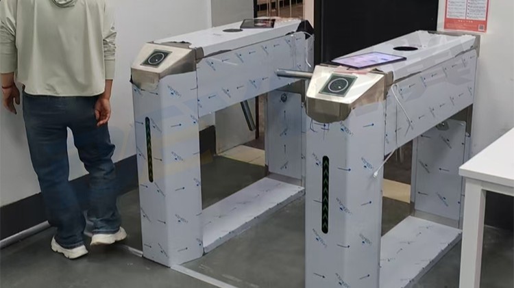 湖北武汉京东物流园三辊闸