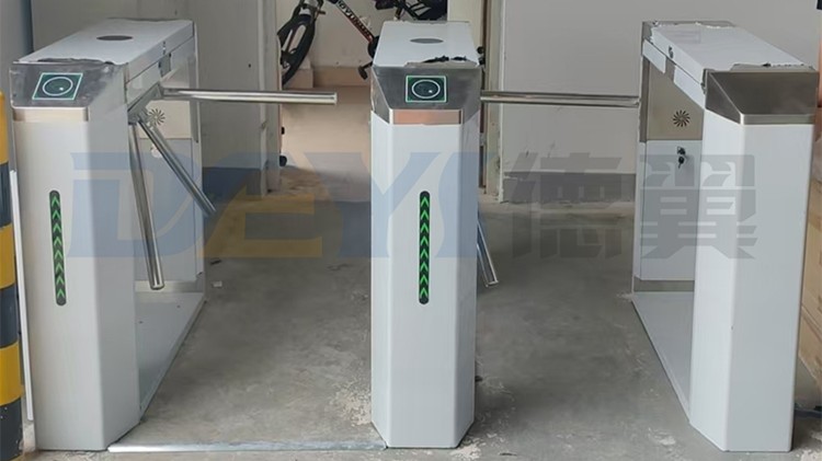 某物流园三辊闸