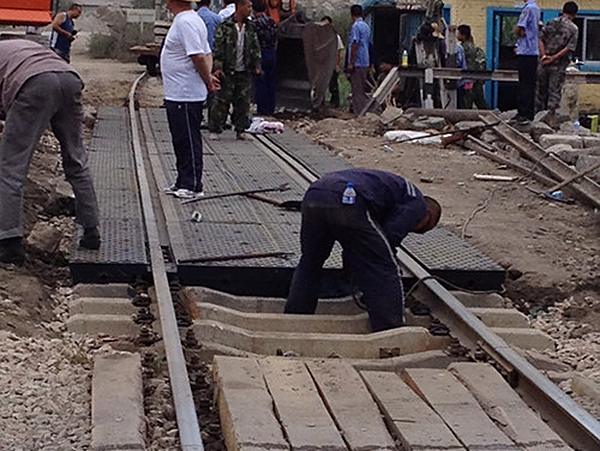 如何正确安装橡胶道口板？