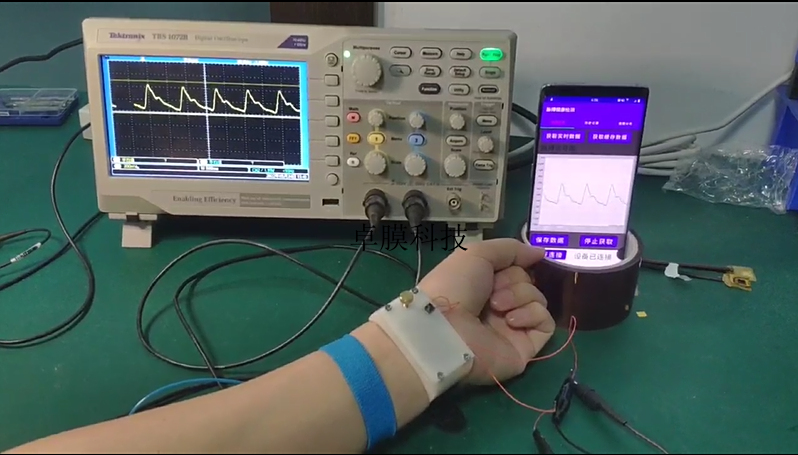 基于柔性压电薄膜制作的脉搏手环