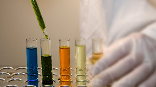 用于颜色测量的玻璃样品杯和塑料样品杯有区别吗？