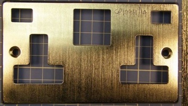 如何使用定向 ColorFlex EZ 45/0 LAV 测量粗糙金属表面？