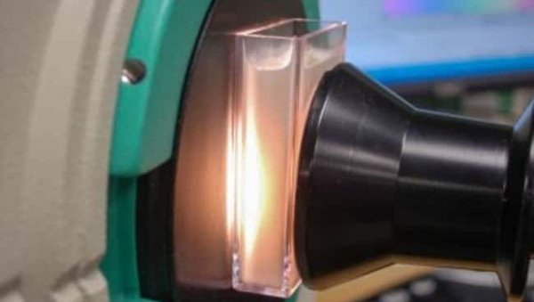 如何使非固体样品成为固体进行颜色测量？