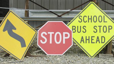 使用 ColorFlex 45/0 测量高速公路标牌材料