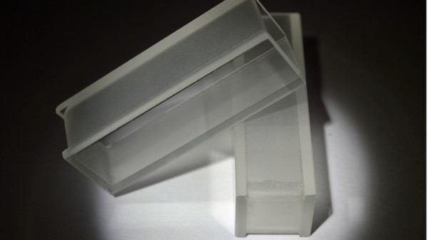 在去除镜面反射的模式下，是否还需要对玻璃容器进行校正？