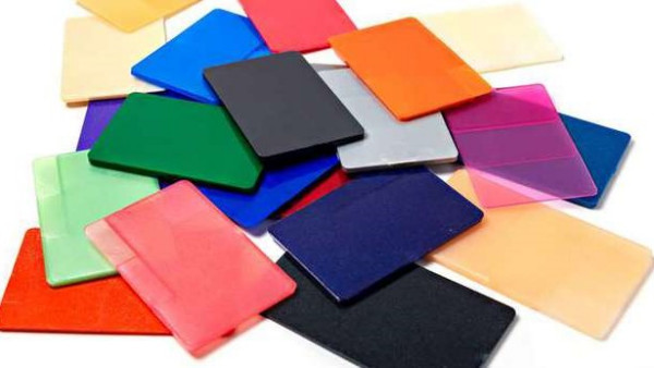 测量不透明塑料牌颜色的更好方法