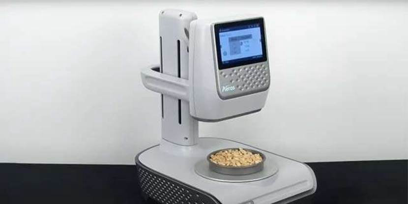 HunterLab Aeros spectrophotometer measuring cashew roast color
