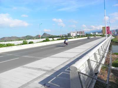 大亚湾中心区中兴中路市政工程（省优良样板）