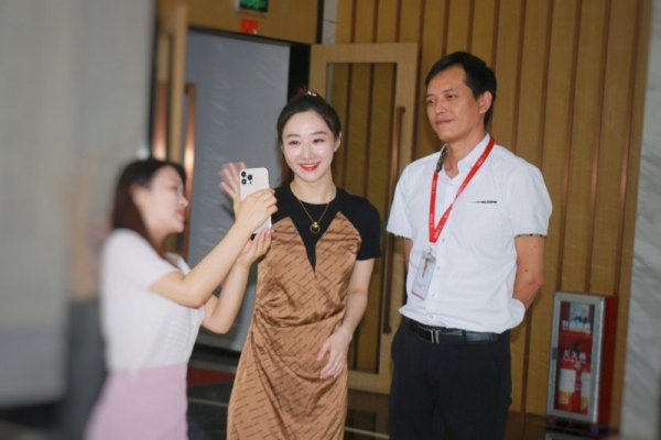 天玺国际够质量！敢透明！解锁化妆品工厂直播新姿势！