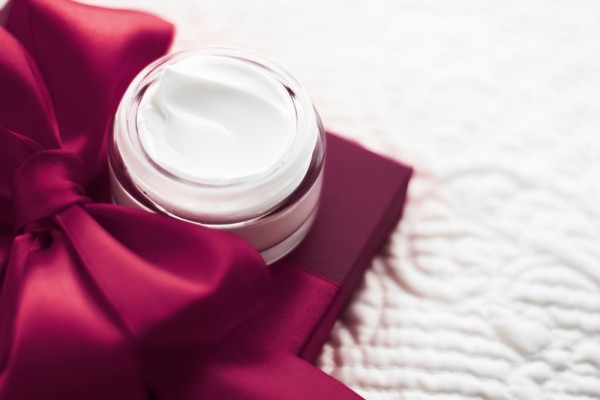 【护肤知识】敏感肌怎么使用化妆品？