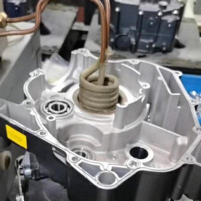 发动机壳体热套