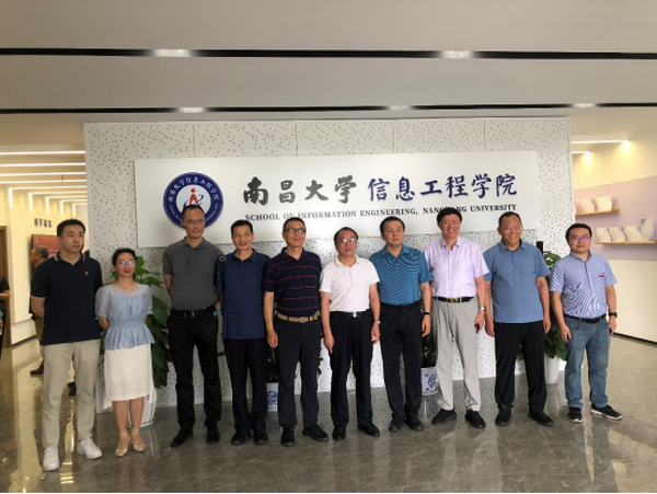 通信学会江西科技志愿者分队和江西信息通信科技服务站联合组织走进南昌大学科普考察活动