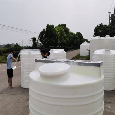 塑料水塔如何應(yīng)對(duì)高溫環(huán)境